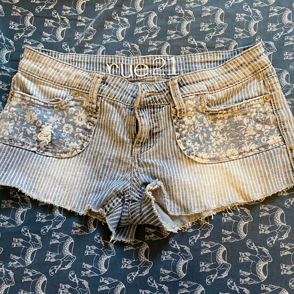 Short shorts